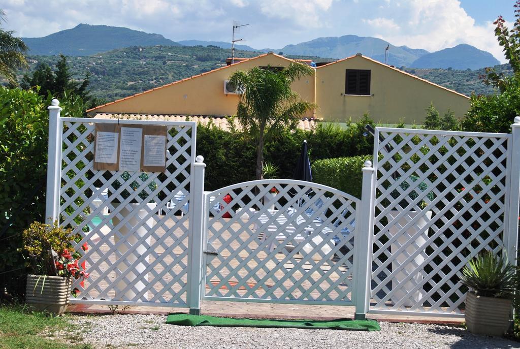 Case Vacanze Paradise Beach Vicino Cefalu Piscina Aperta Campofelice Di Roccella Luaran gambar
