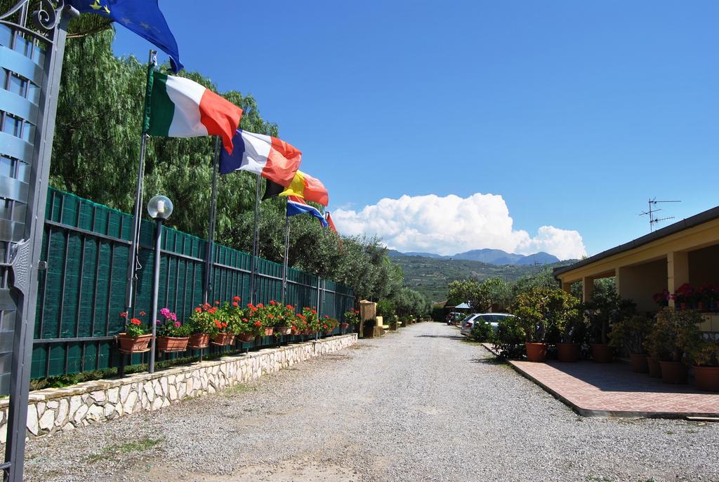 Case Vacanze Paradise Beach Vicino Cefalu Piscina Aperta Campofelice Di Roccella Luaran gambar