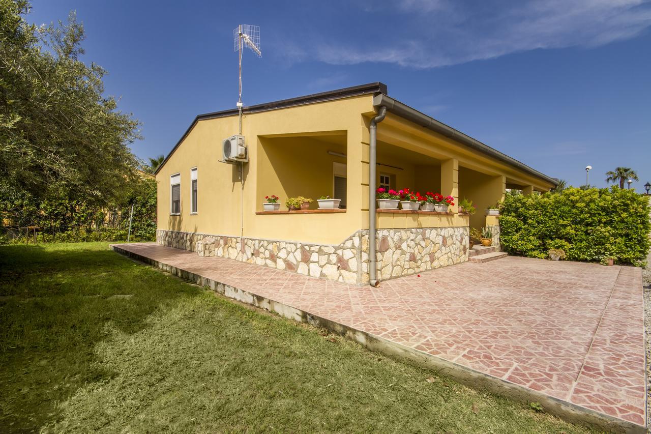 Case Vacanze Paradise Beach Vicino Cefalu Piscina Aperta Campofelice Di Roccella Luaran gambar